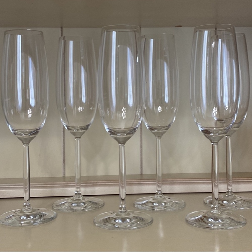 Set of 6 Schott Zwiesel Champagne Flute Glasses.
Height Approximately 9”